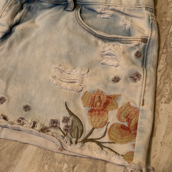Floral Embroidered Mini Shorts - Picture 2 of 5